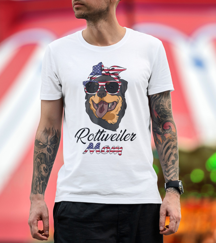 Rottweiler Mom Bandana Glasses American Flag T-Shirt