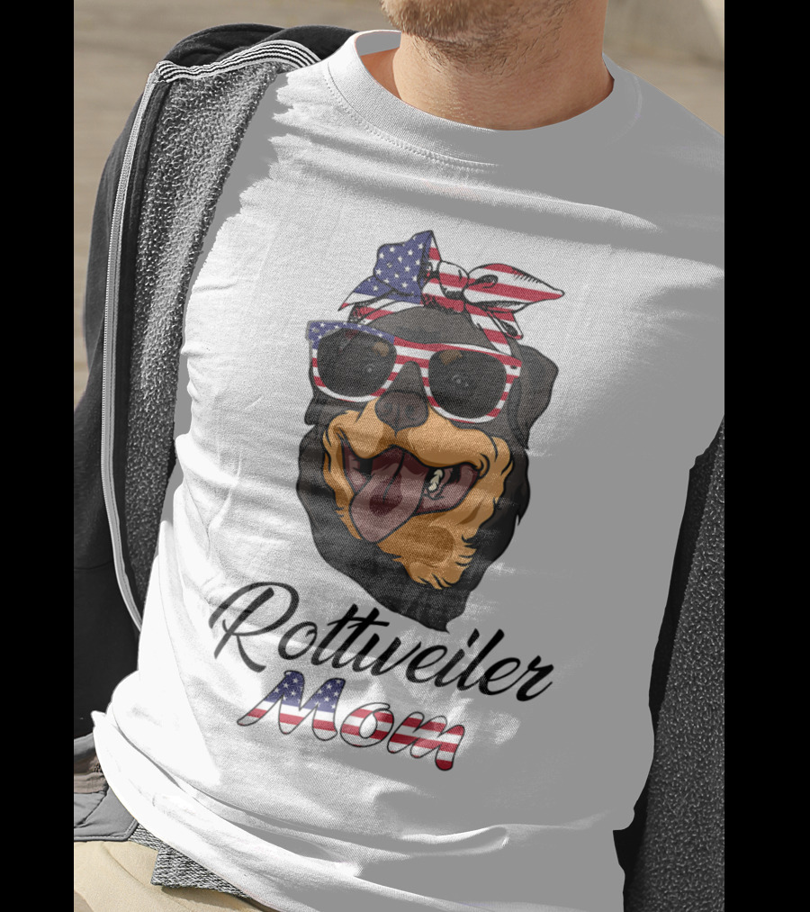 Rottweiler Mom Bandana Glasses American Flag T-Shirt