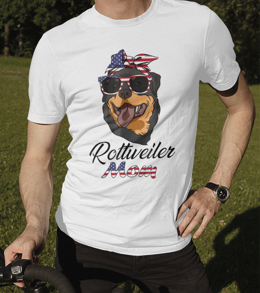 Rottweiler Mom Bandana Glasses American Flag T-Shirt