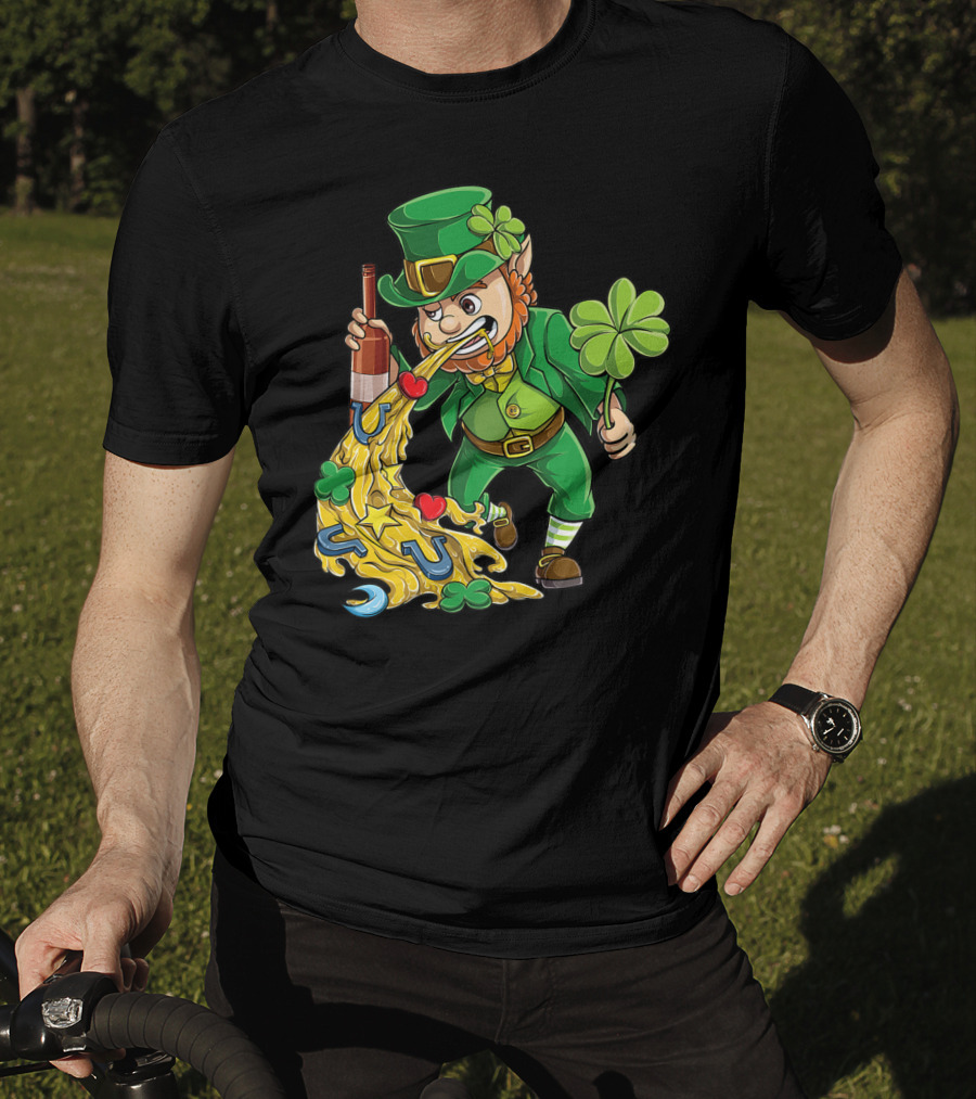 Leprechaun Tossing Lucky Charms St Patrick's Day T-Shirt