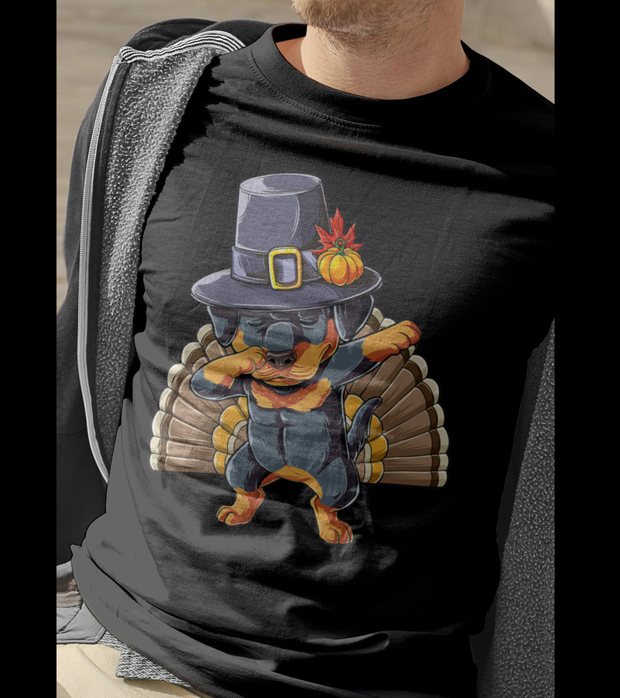 Thanksgiving Dabbing Rottweiler In Pilgrim Hat With Turkey Feathers T-Shirt