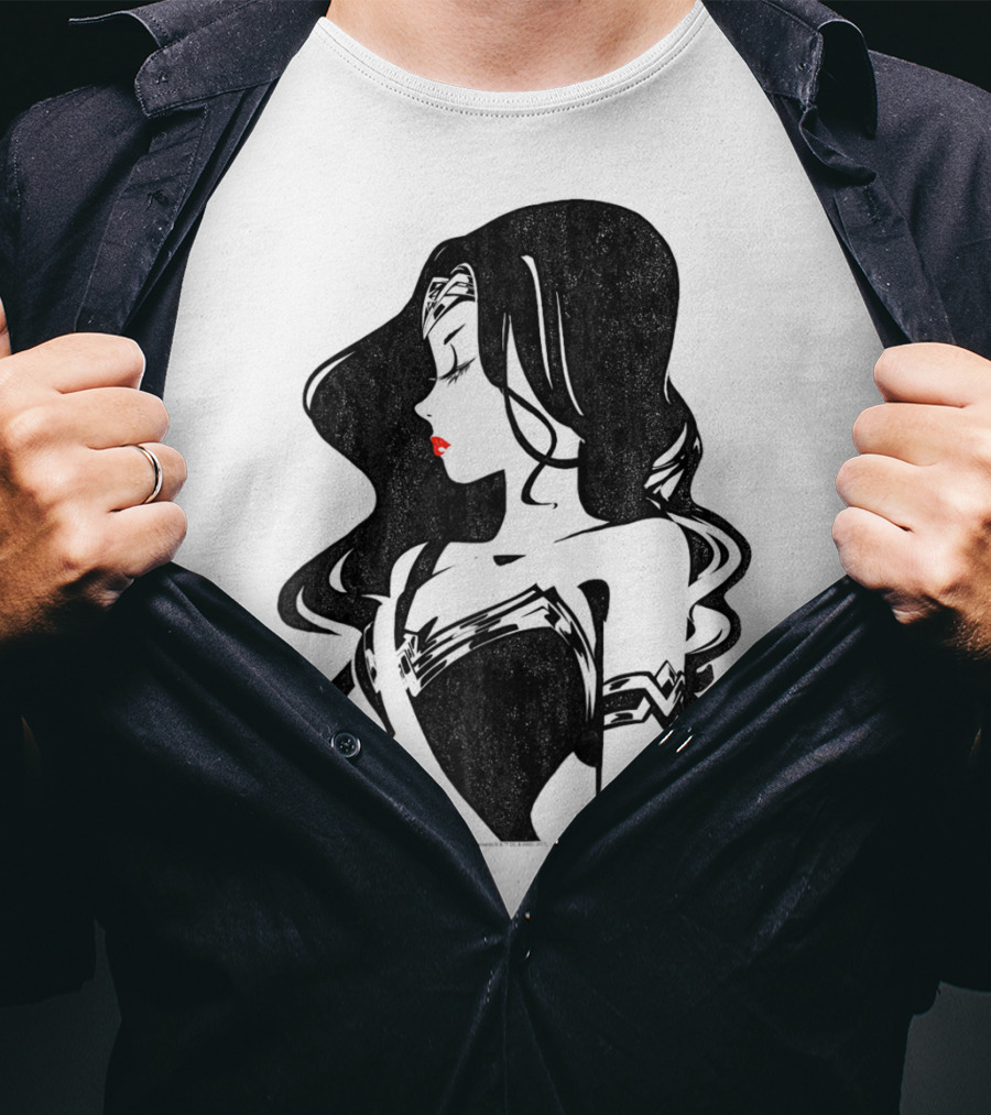 Justice League Wonder Woman Profile Silhouette With Red Lips T-Shirt
