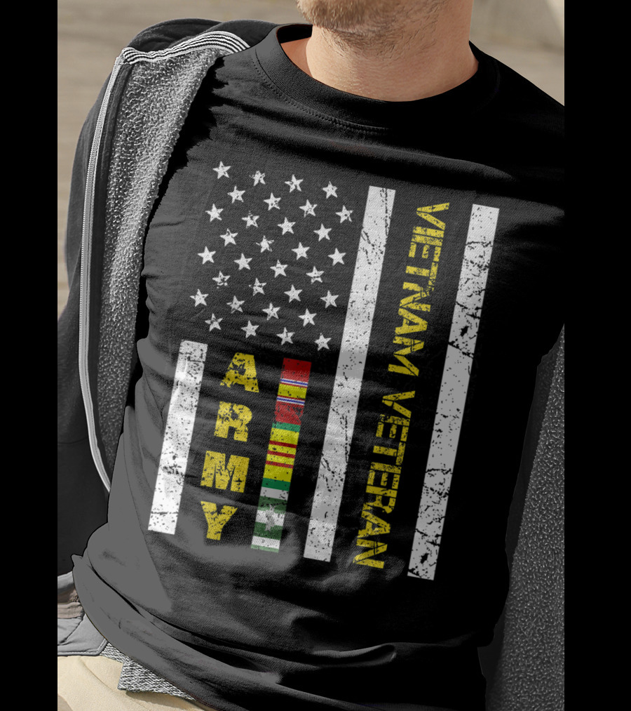 Mens Vietnam Veteran US Army Flag With Service T-Shirt