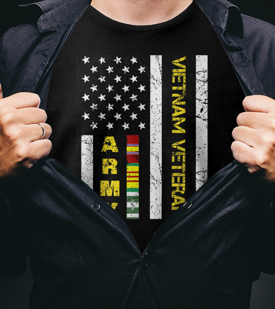 Mens Vietnam Veteran US Army Flag With Service T-Shirt