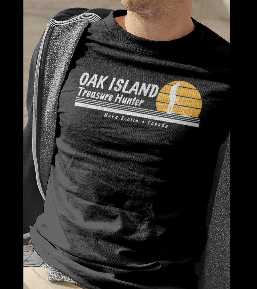 Oak Island Treasure Hunter Nova Scotia Canada Metal Detector Sunset T-Shirt