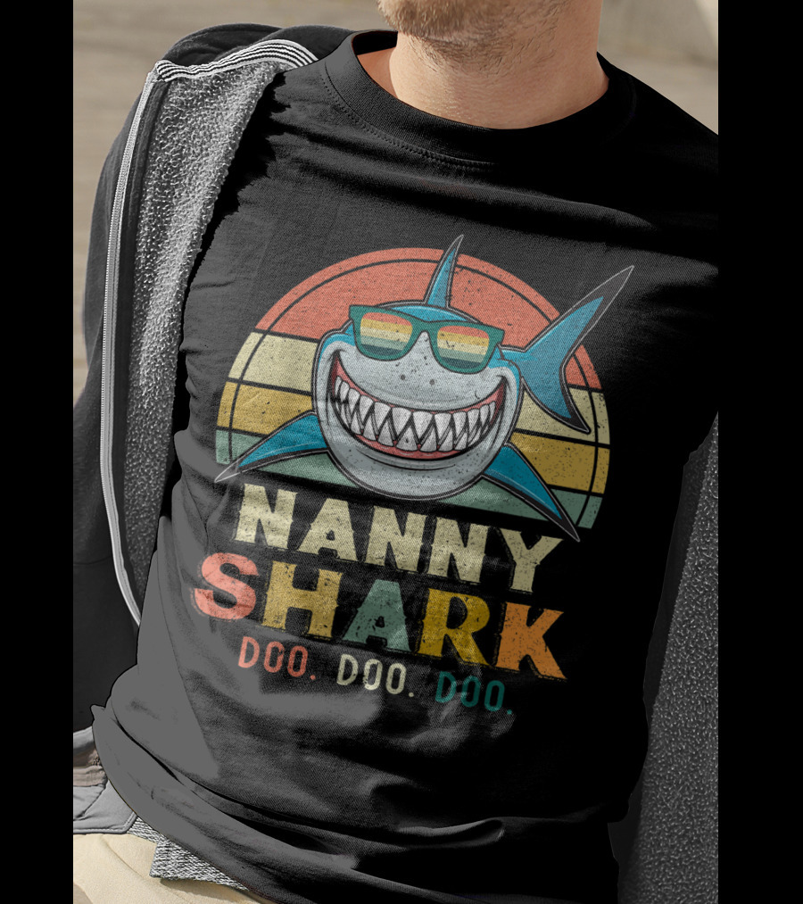 Nanny Shark Doo Doo Doo Vintage Retro Grandma Shark Sunglasses T-Shirt