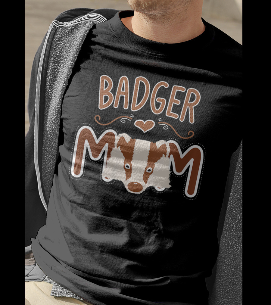 Badger Mom Heart Love Womens Animal Clothing T-Shirt