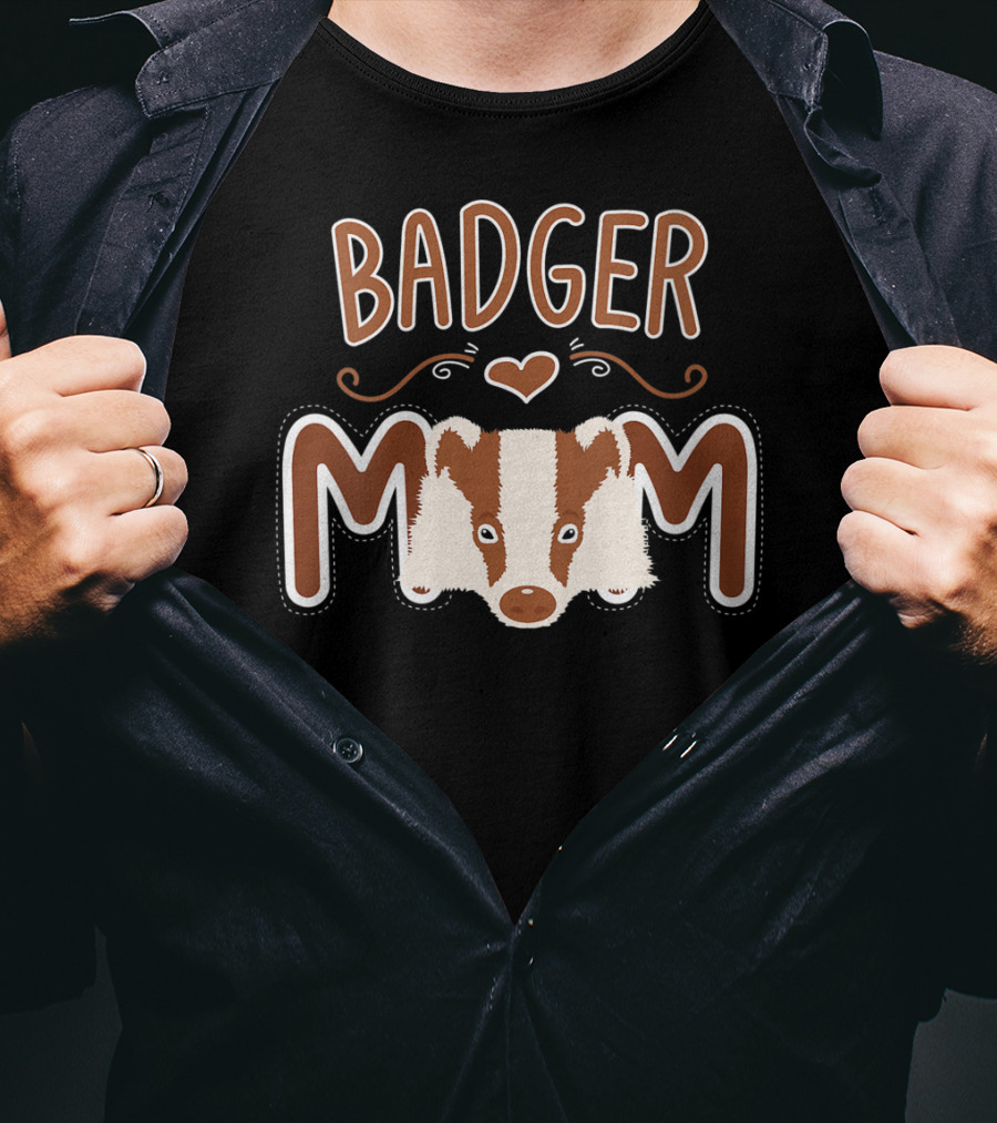 Badger Mom Heart Love Womens Animal Clothing T-Shirt