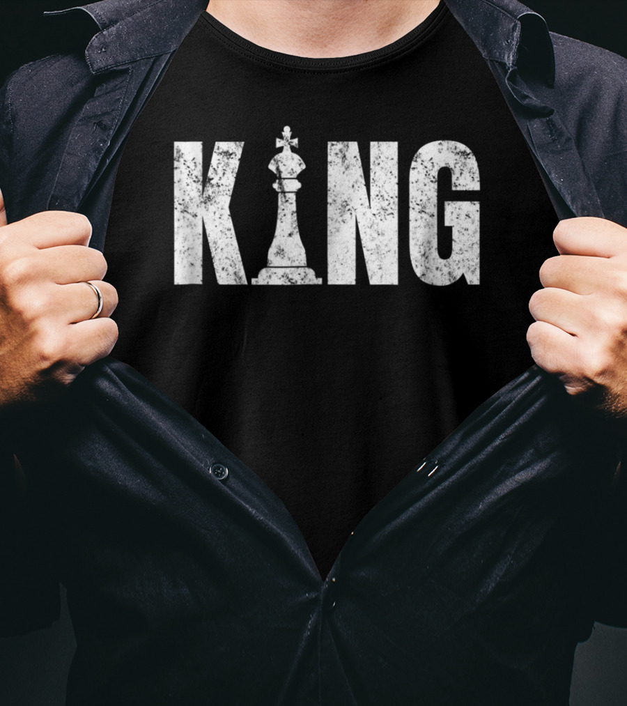 King Chess Piece Distressed Vintage Chess Player T-Shirt