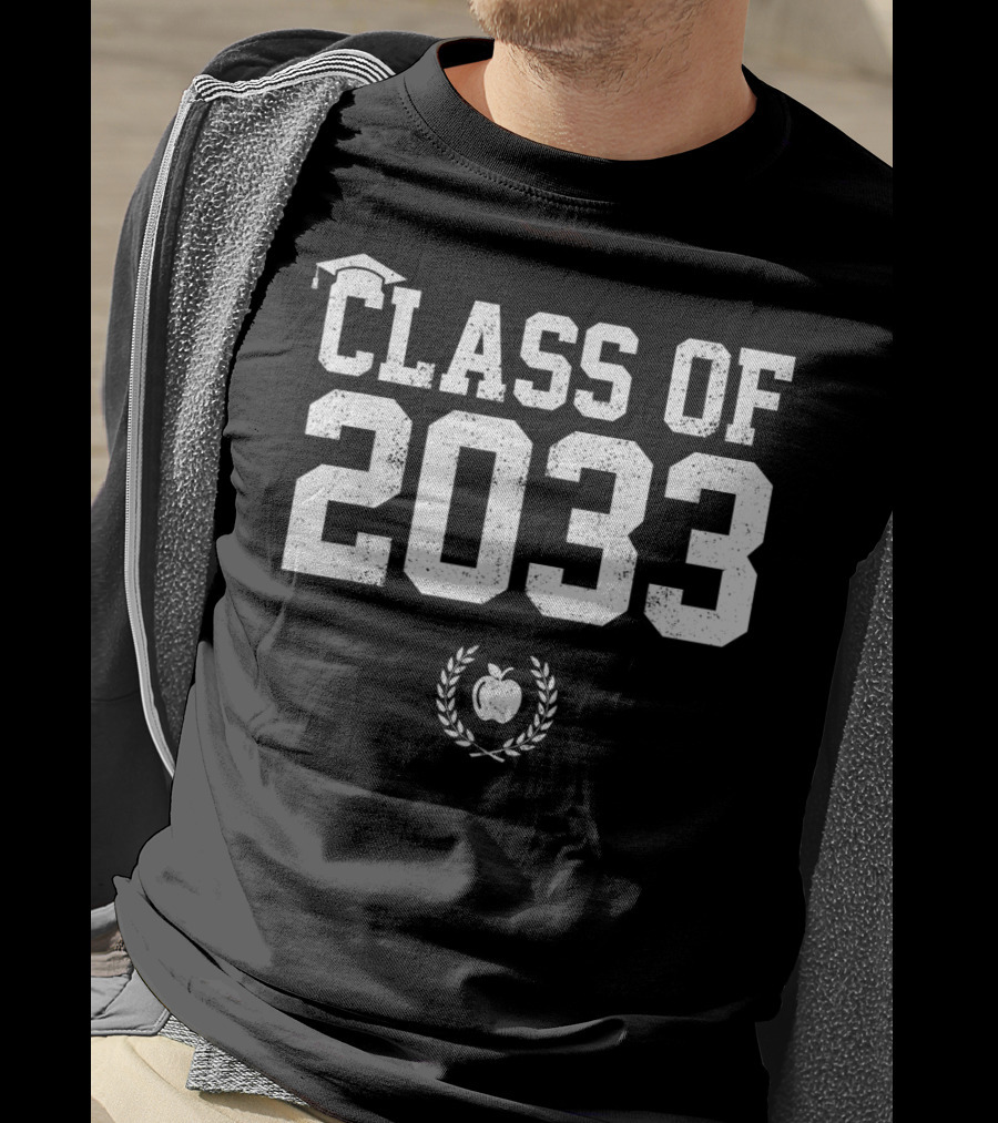 Class Of 2033 Graduate Cap Laurel Apple School Journey T-Shirt