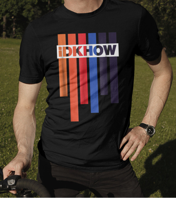 Barras De Color IDKHOW Letras Con Fondo Negro Y Blanco T-Shirt