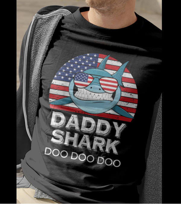 Daddy Shark Doo Doo Doo American Flag Father's Day 4th Of July T-Shirt