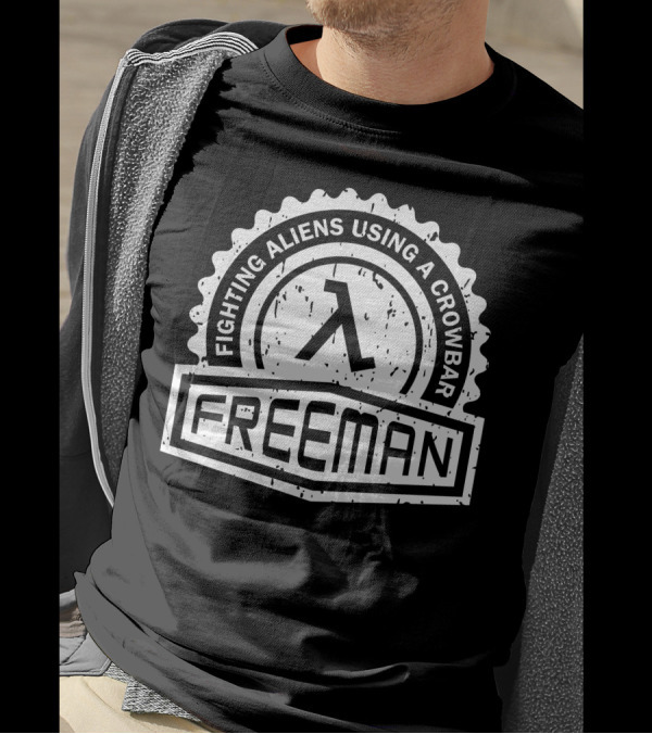 Lambda Crest Series Fighting Aliens Using A Crowbar Freeman T-Shirt