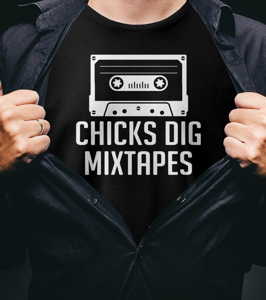 Chicks Dig Mixtapes Cassette Tape Retro Music Appeal T-Shirt