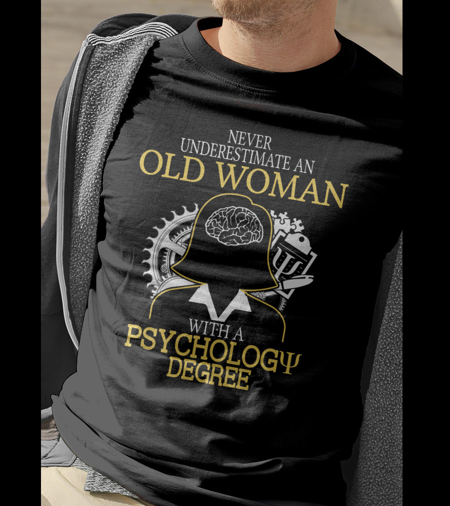 Never Underestimate An Old Woman With A Psychology Degree Brain Cog Books T-Shirt