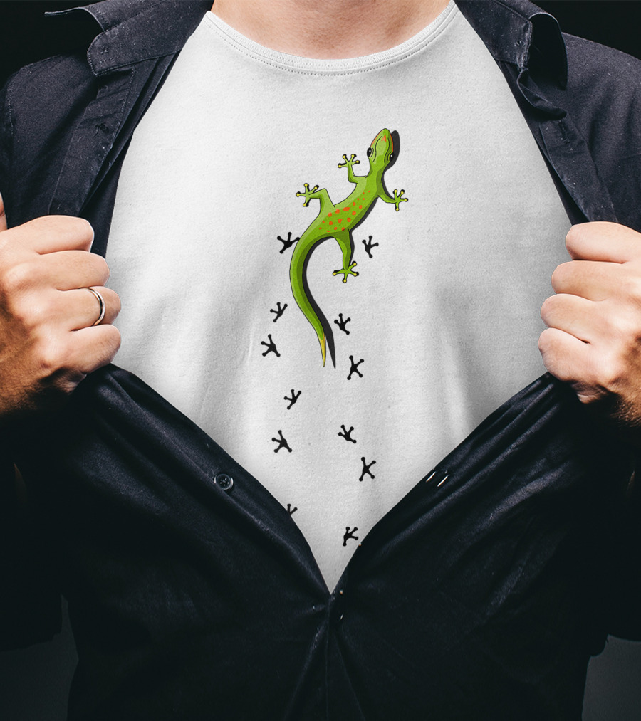 Clever Green Lizard Reptile Tracks Climbing Gecko T-Shirt