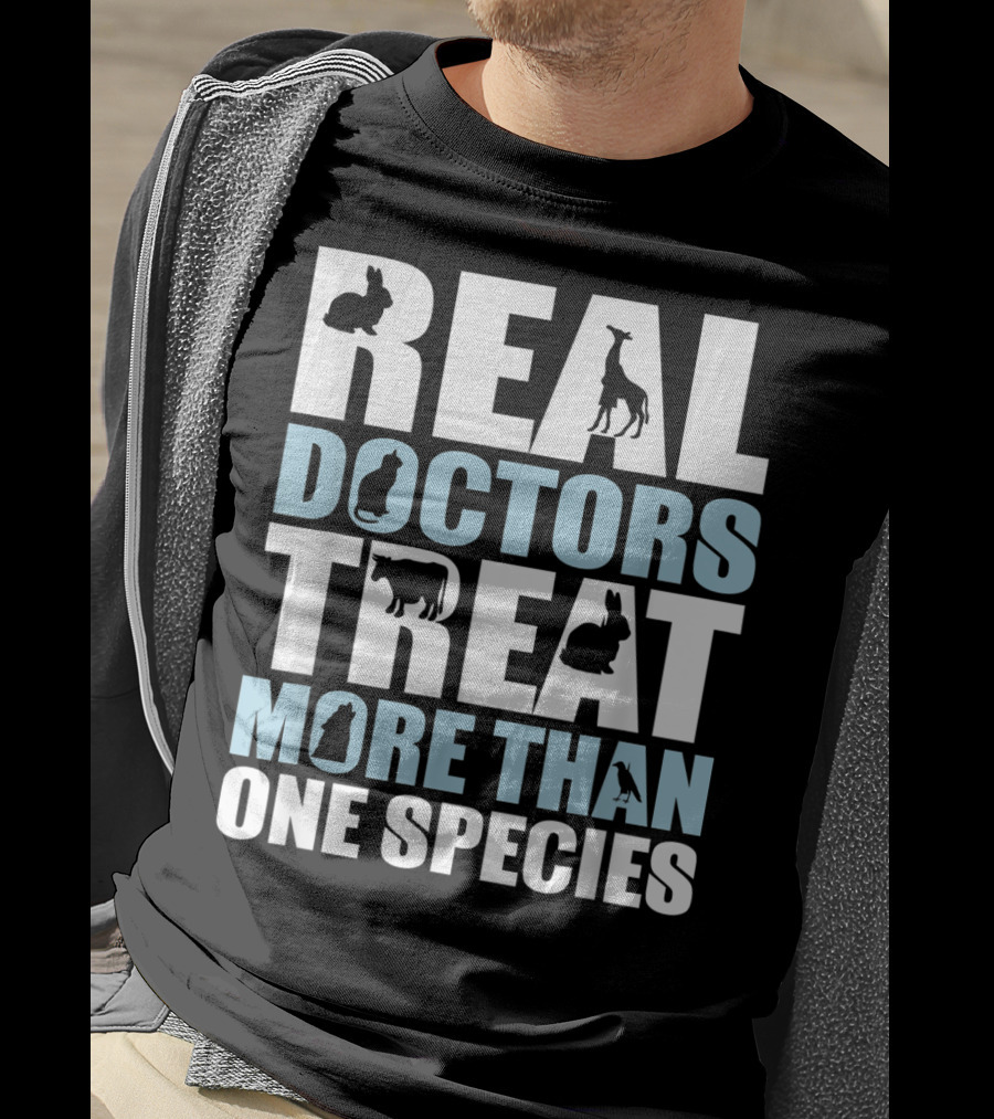 Real Doctors Treat More Than One Species Giraffe Cat Cow T-Shirt