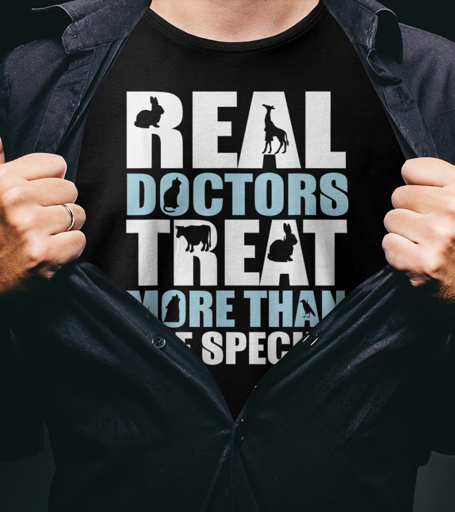 Real Doctors Treat More Than One Species Giraffe Cat Cow T-Shirt