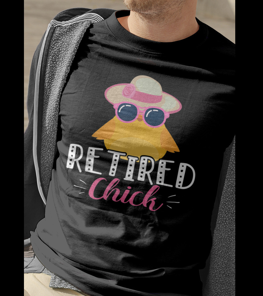 Retired Chick Wearing Sunglasses And Hat For Women's Retirement Party T-Shirt