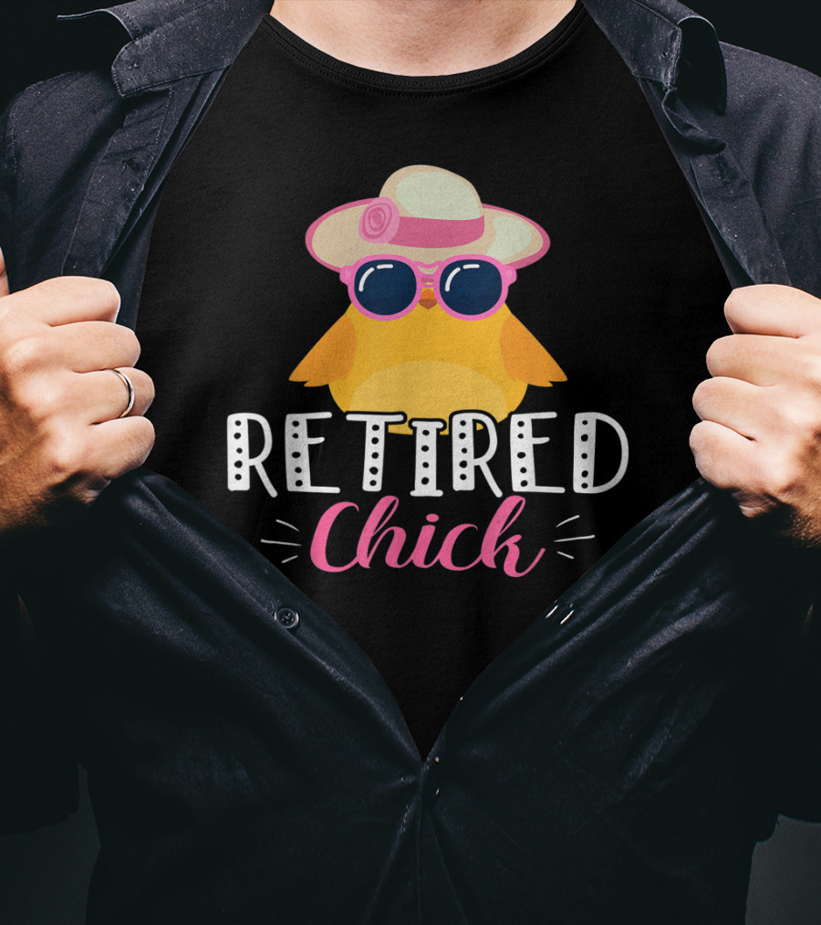 Retired Chick Wearing Sunglasses And Hat For Women's Retirement Party T-Shirt