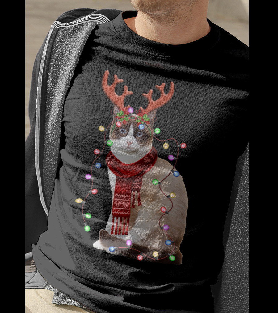 Santa Siamese Cat Reindeer Antlers Wrapped In Christmas Lights T-Shirt
