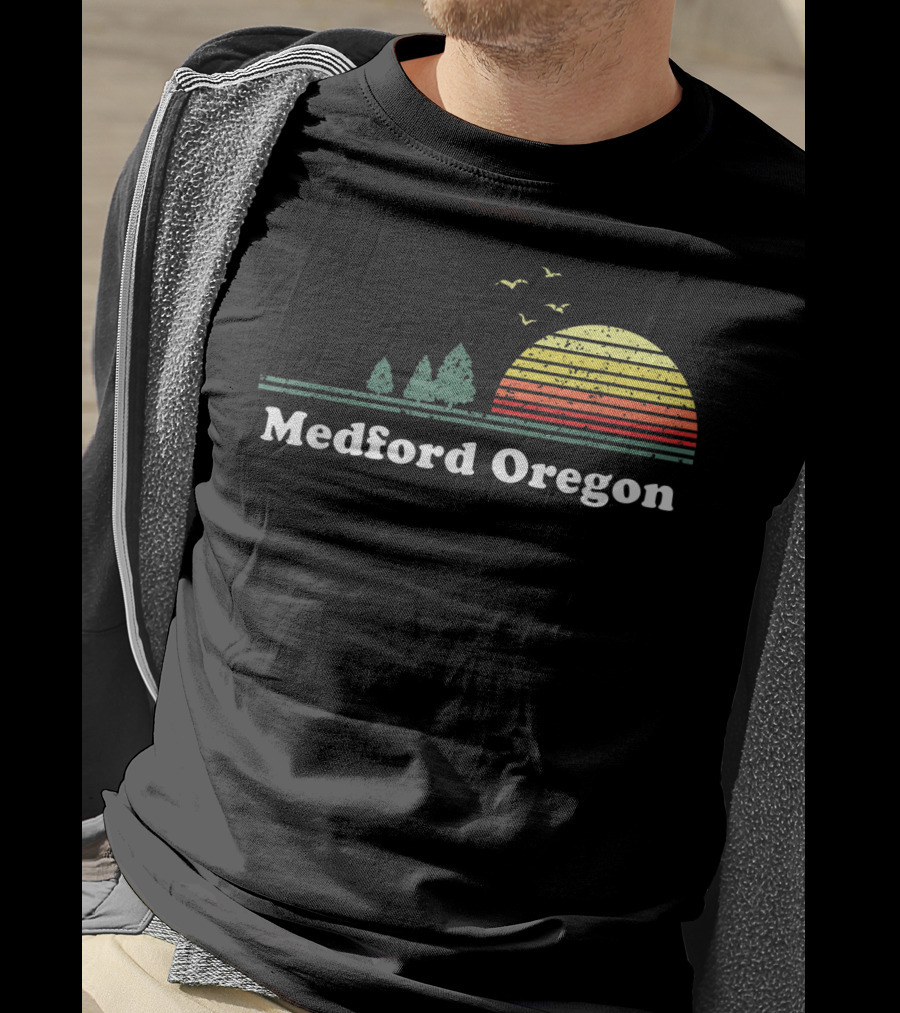 Medford Oregon Retro Sunset Landscape T-Shirt
