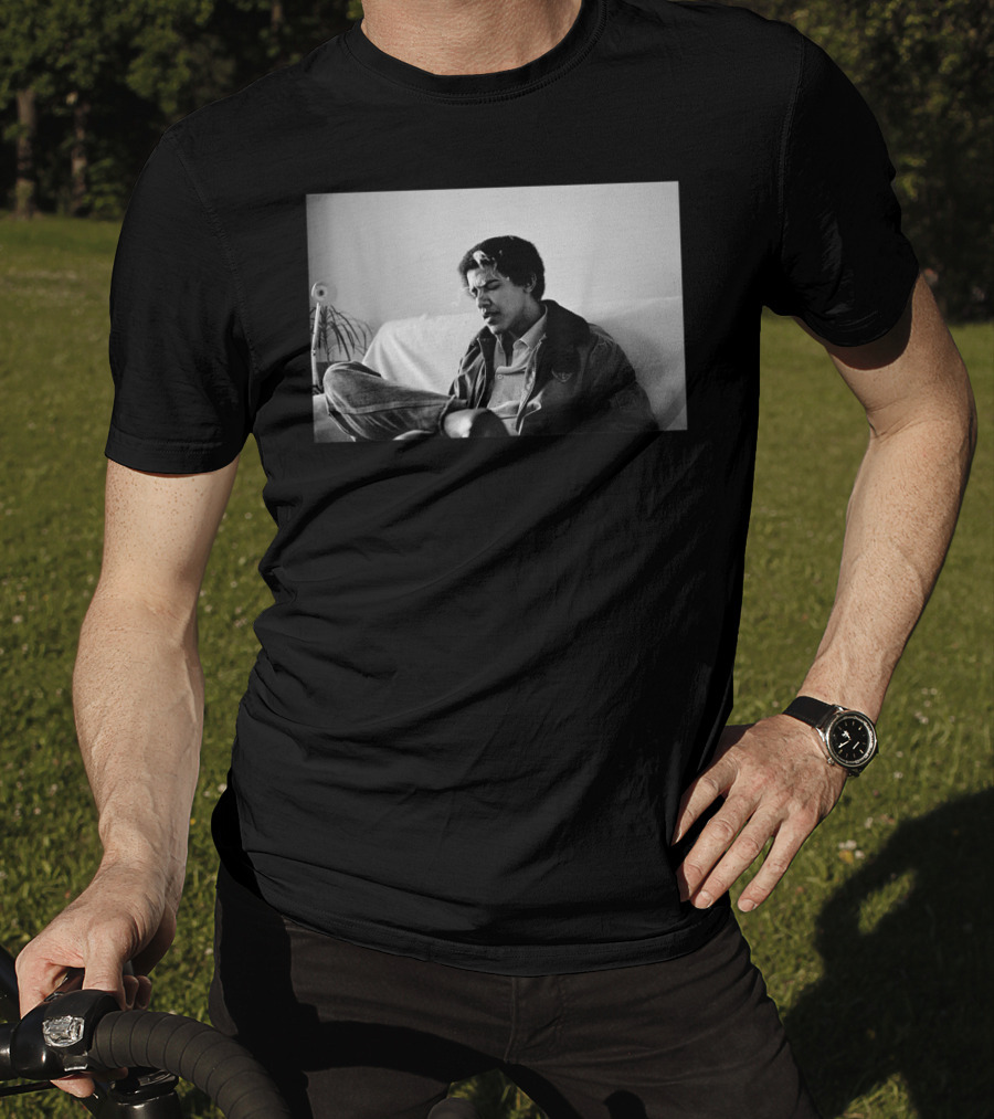 Vintage College Obama Black And White Photo Smoking Relaxed Mood T-Shirt