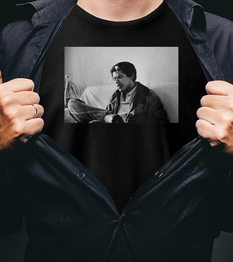 Vintage College Obama Black And White Photo Smoking Relaxed Mood T-Shirt