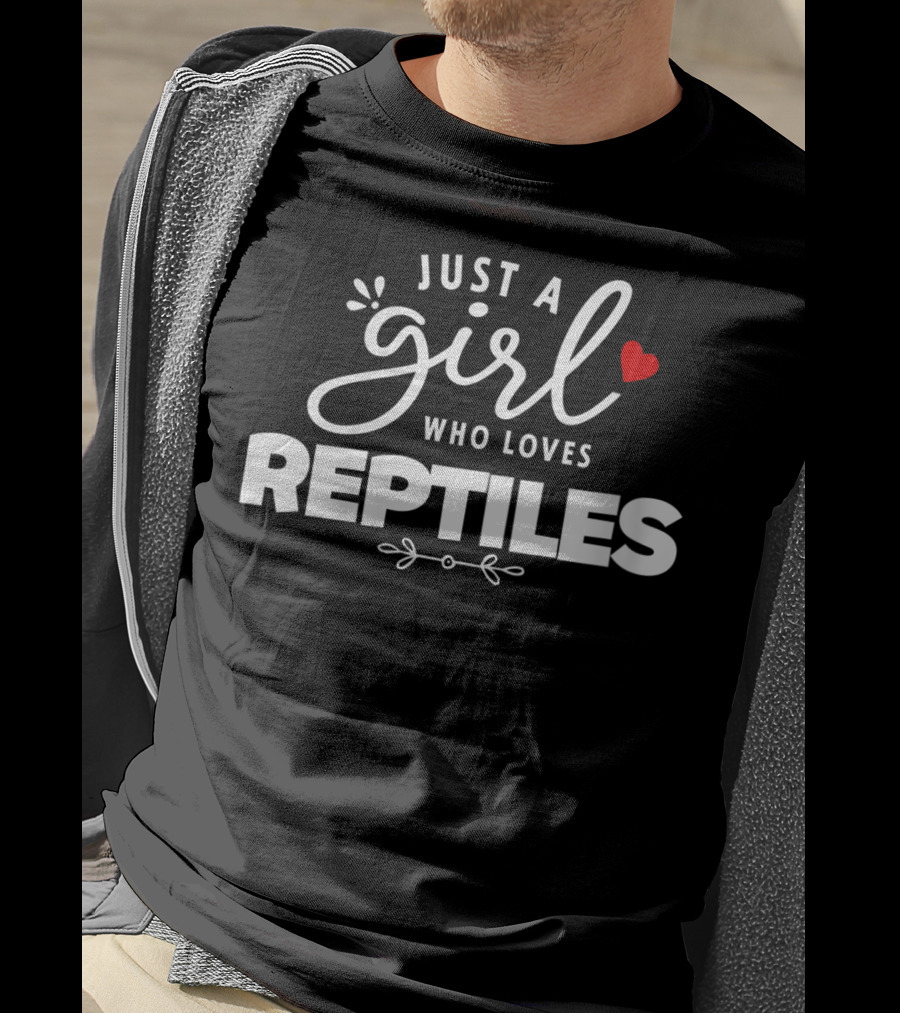 Just A Girl Who Loves Reptiles With Heart T-Shirt