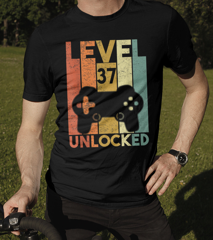 Level 37 Unlocked 1983 Birthday Gaming Controller T-Shirt