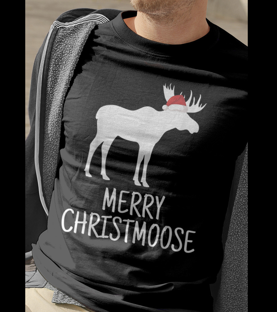 Merry Christmoose Funny Pun Animal Holiday Moose With Santa Hat T-Shirt