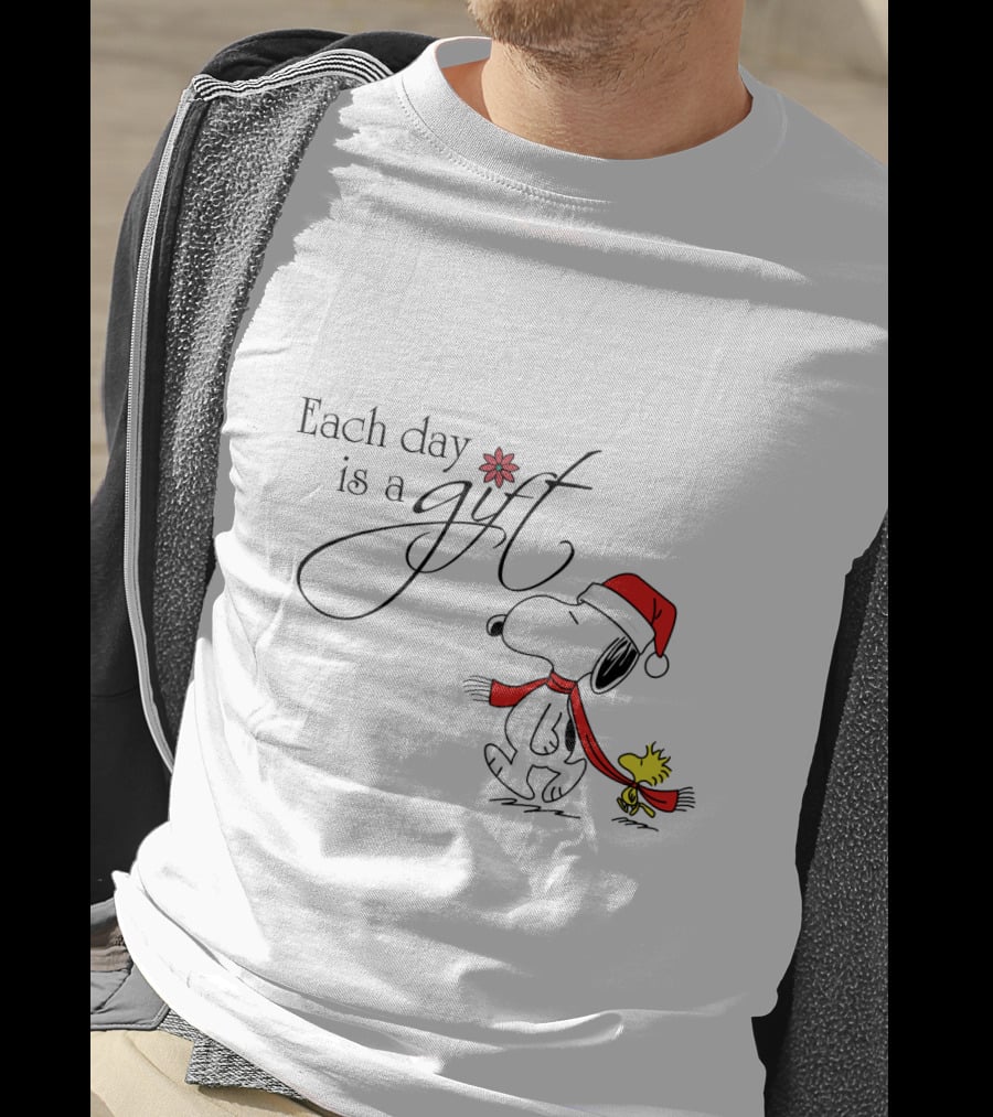 Each Day Is A Gift Snoopy Santa Hat Woodstock Peanuts Movie T-Shirt