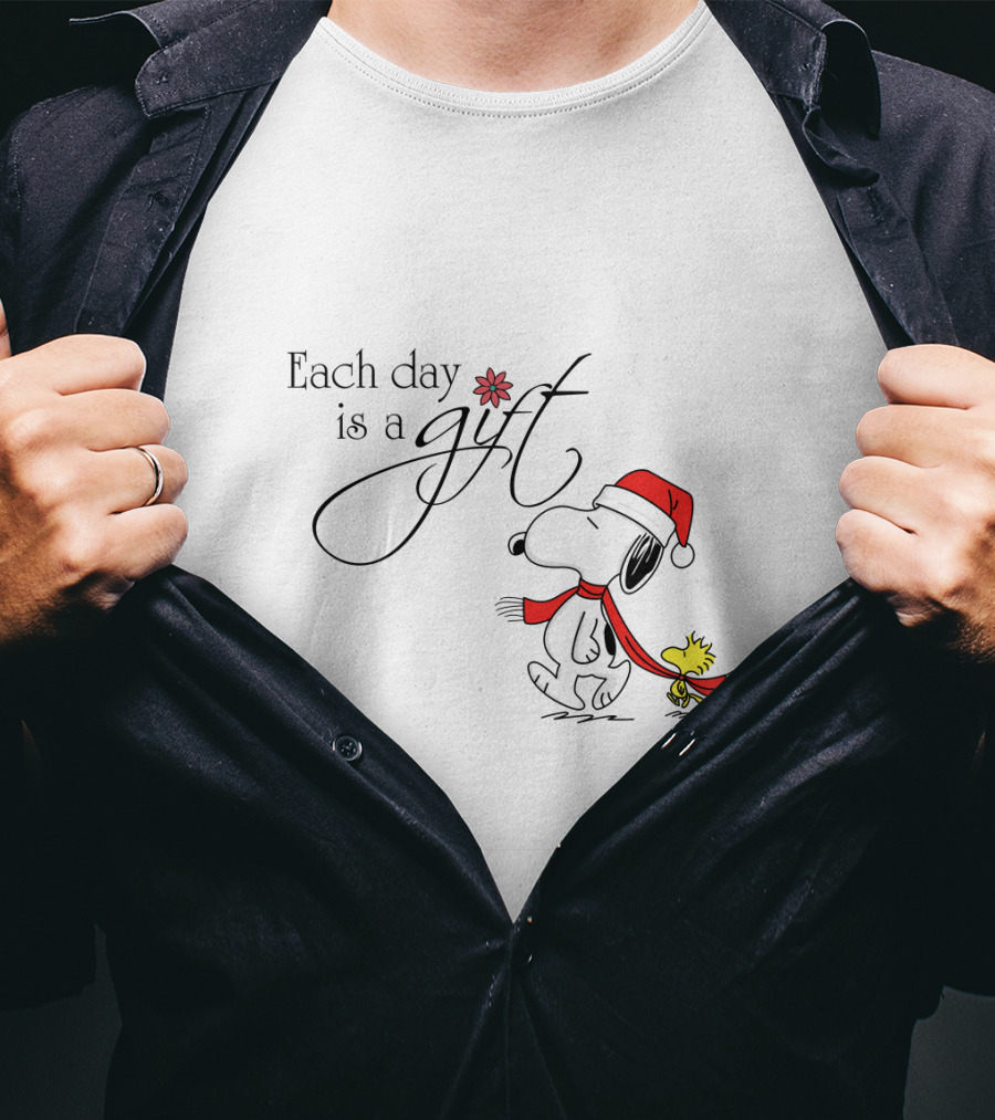 Each Day Is A Gift Snoopy Santa Hat Woodstock Peanuts Movie T-Shirt