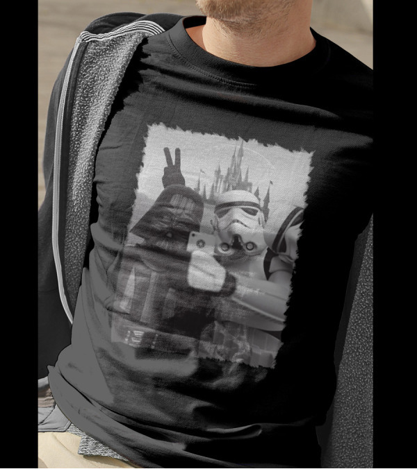 Selfie In Disneyworld Darth Vader Star Wars Stormtrooper Peace Sign Castle T-Shirt