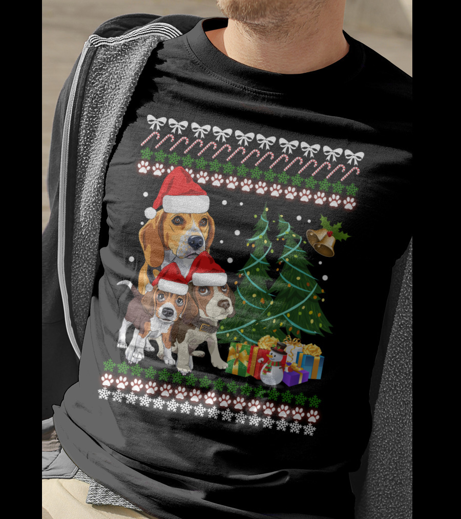 Santa Hat Beagles Christmas Tree And Gifts T-Shirt