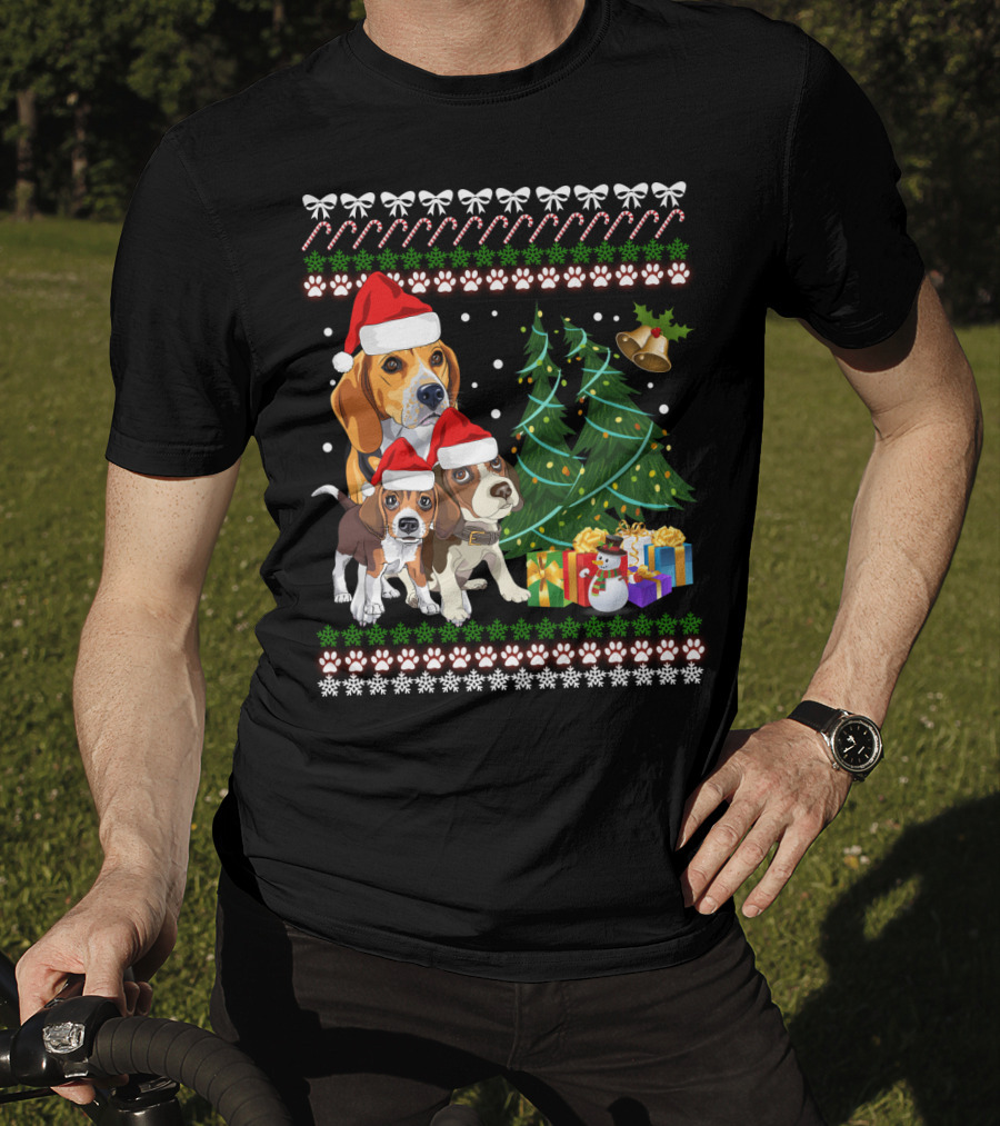 Santa Hat Beagles Christmas Tree And Gifts T-Shirt