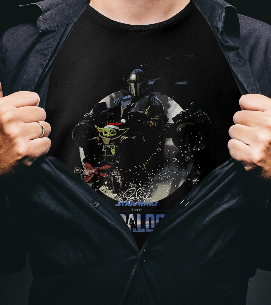 Star Wars The Mandalorian Mando And Baby Yoda Christmas Signature T-Shirt