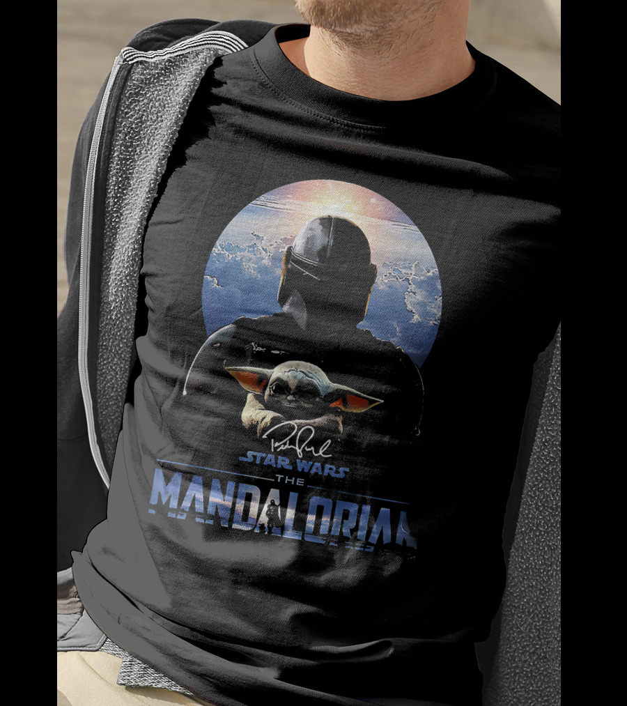 Star Wars The Mandalorian Mando And Grogu Signature Sky Background T-Shirt