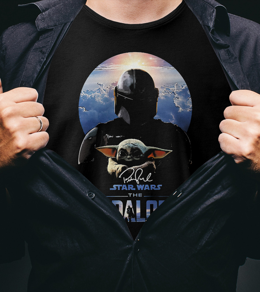 Star Wars The Mandalorian Mando And Grogu Signature Sky Background T-Shirt