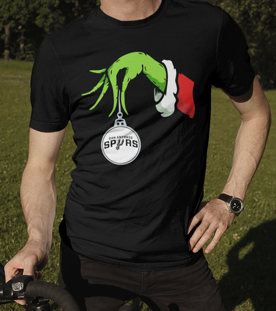 The Grinch Holding San Antonio Spurs T-Shirt