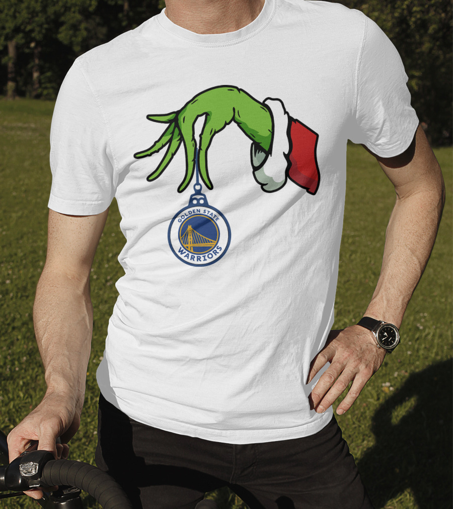 The Grinch Hand Holding Golden State Warriors T-Shirt