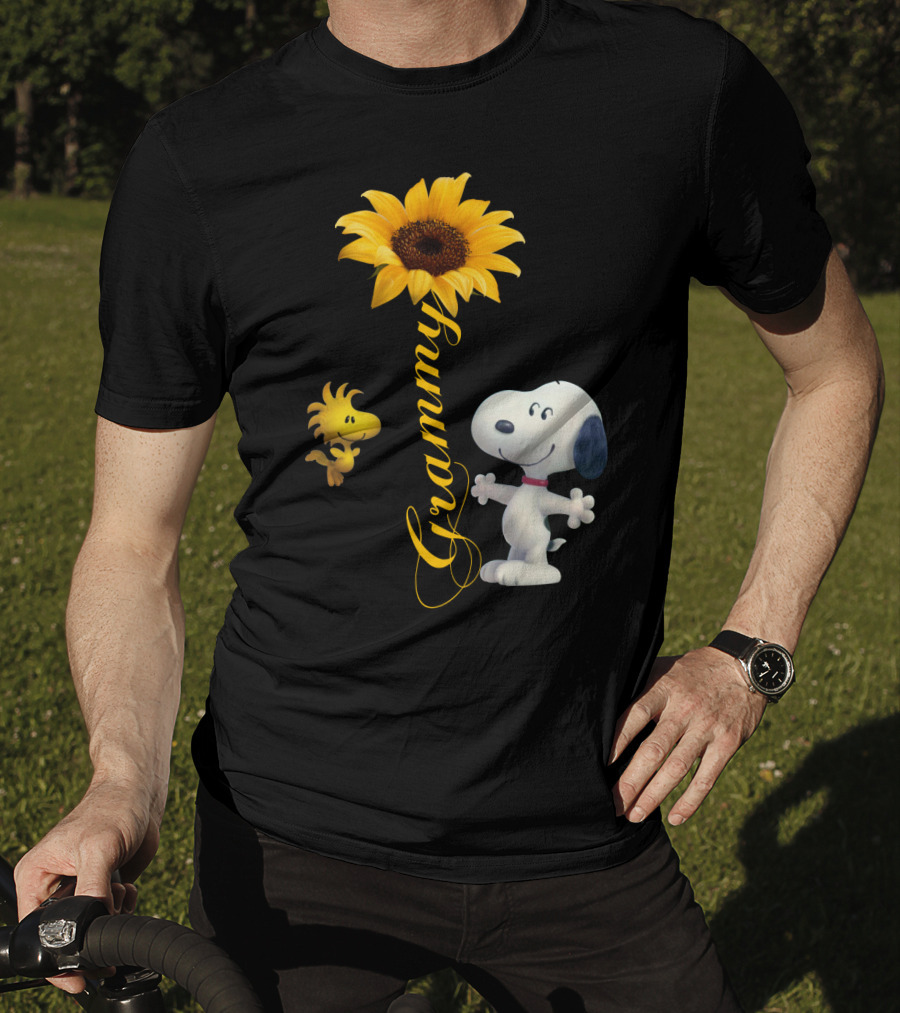 Grammy Peanuts Snoopy And Woodstock With Sunflower T-Shirt