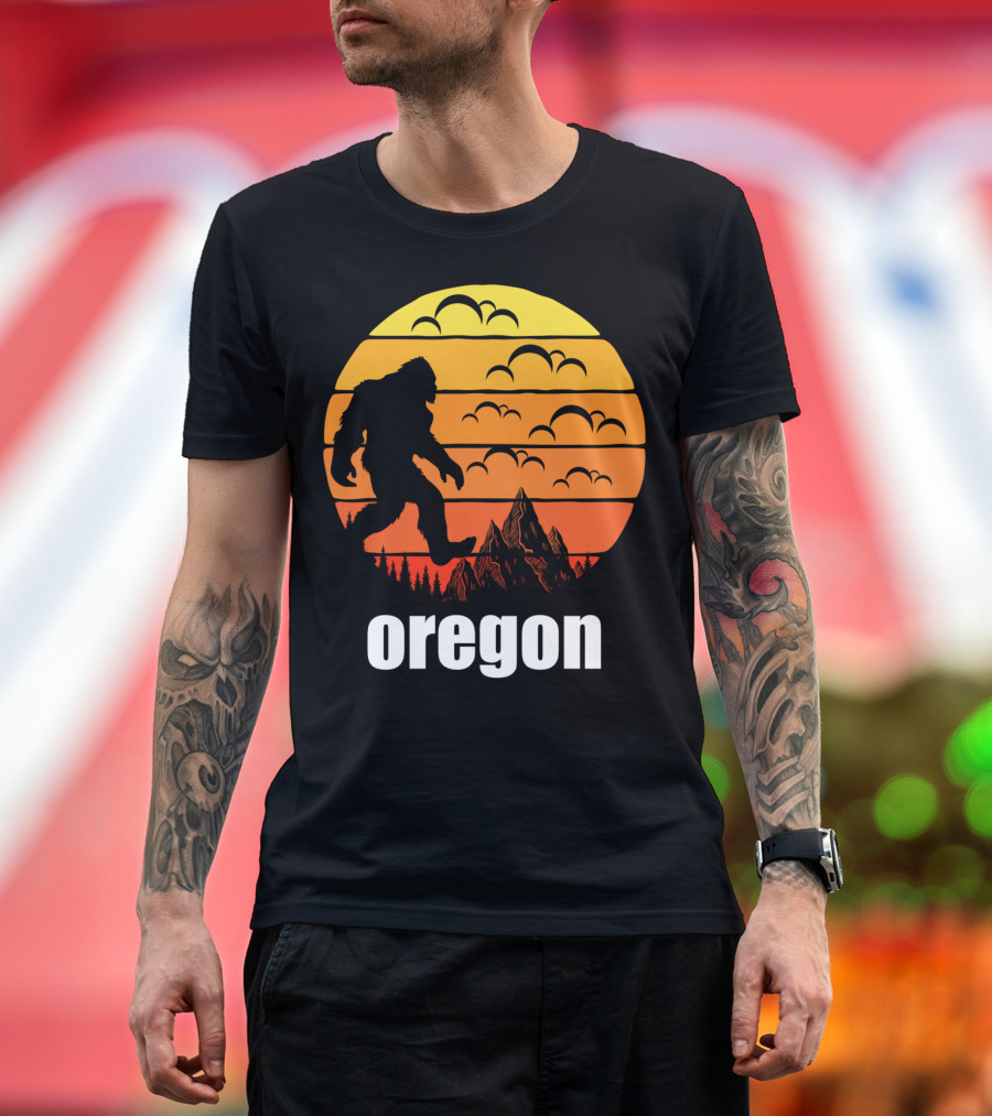 Oregon Bigfoot Sunset Mountains Hiking Camping T-Shirt