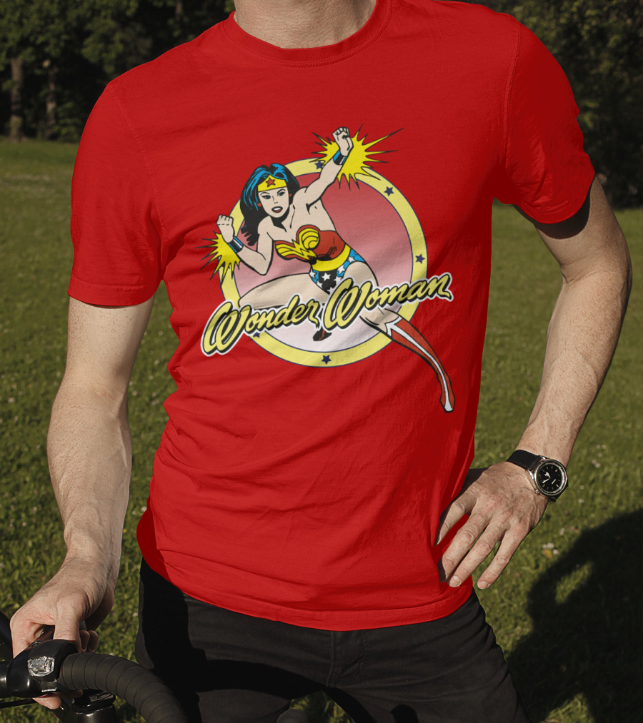 Wonder Woman Dynamic Heroic Pose Comic T-Shirt