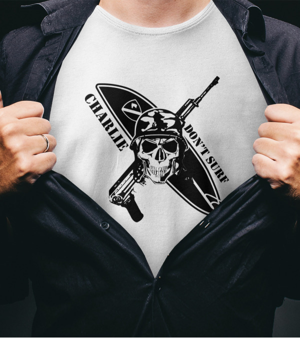Apocalypse Now Charlie Don't Surf Skull Soldier Surfboard Rifle T-Shirt