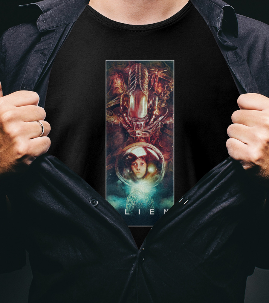Alien Movie Iconic Sci-Fi Creature And Space Helmet Face T-Shirt