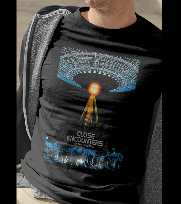 Close Encounters Of The Third Kind UFO Beam With Silhouetted Crowd T-Shirt