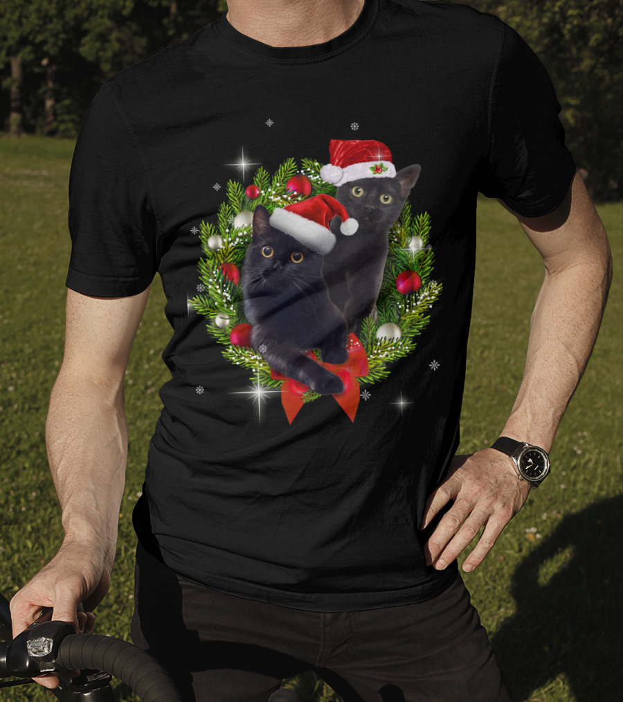 Christmas Cats With Santa Hats In Holiday Wreath T-Shirt