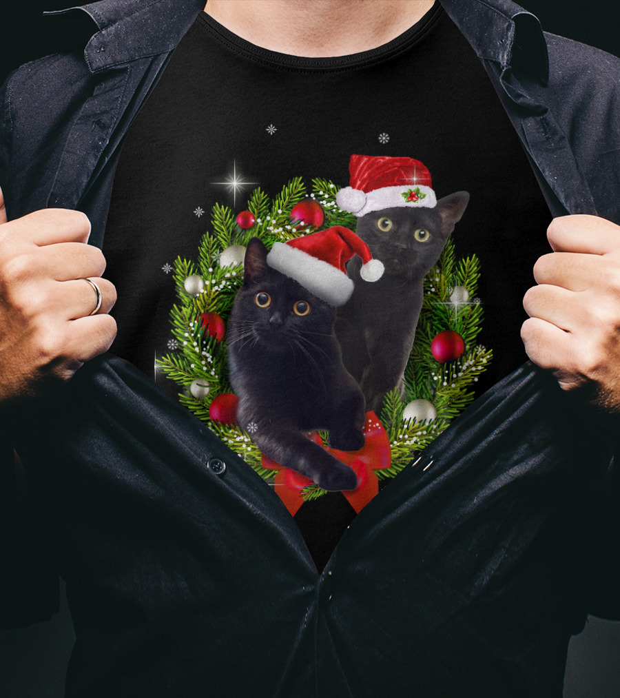 Christmas Cats With Santa Hats In Holiday Wreath T-Shirt