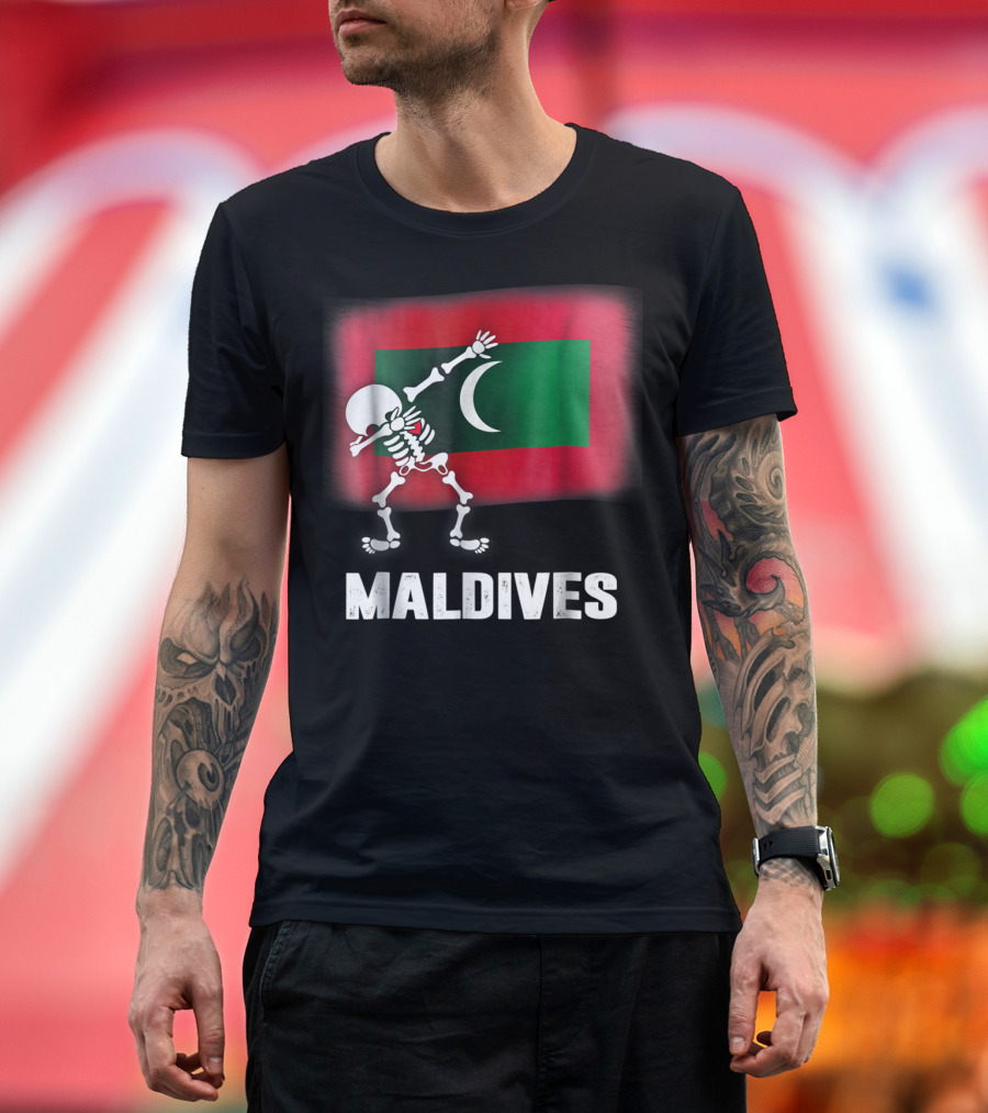 Dabbing Skeleton with Maldives Flag T-Shirt